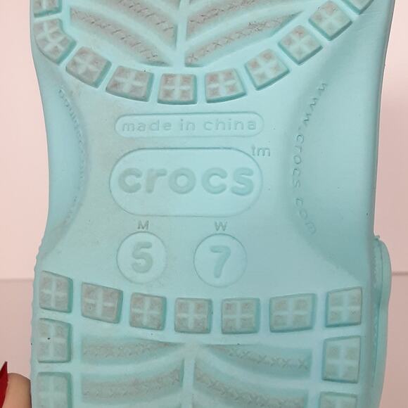Crocs Clogs Womens 7 Slip On Water Shoes Light Blue Rubber Comfort Shoe Summer - Picture 9 of 9